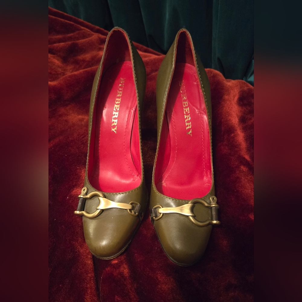 Authentic Burberry Leather Heels size 38.5